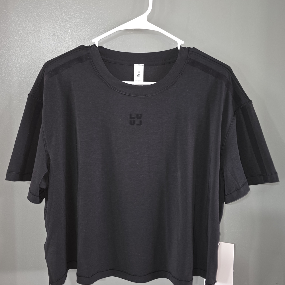 NWT Lululemon Tee Size 14